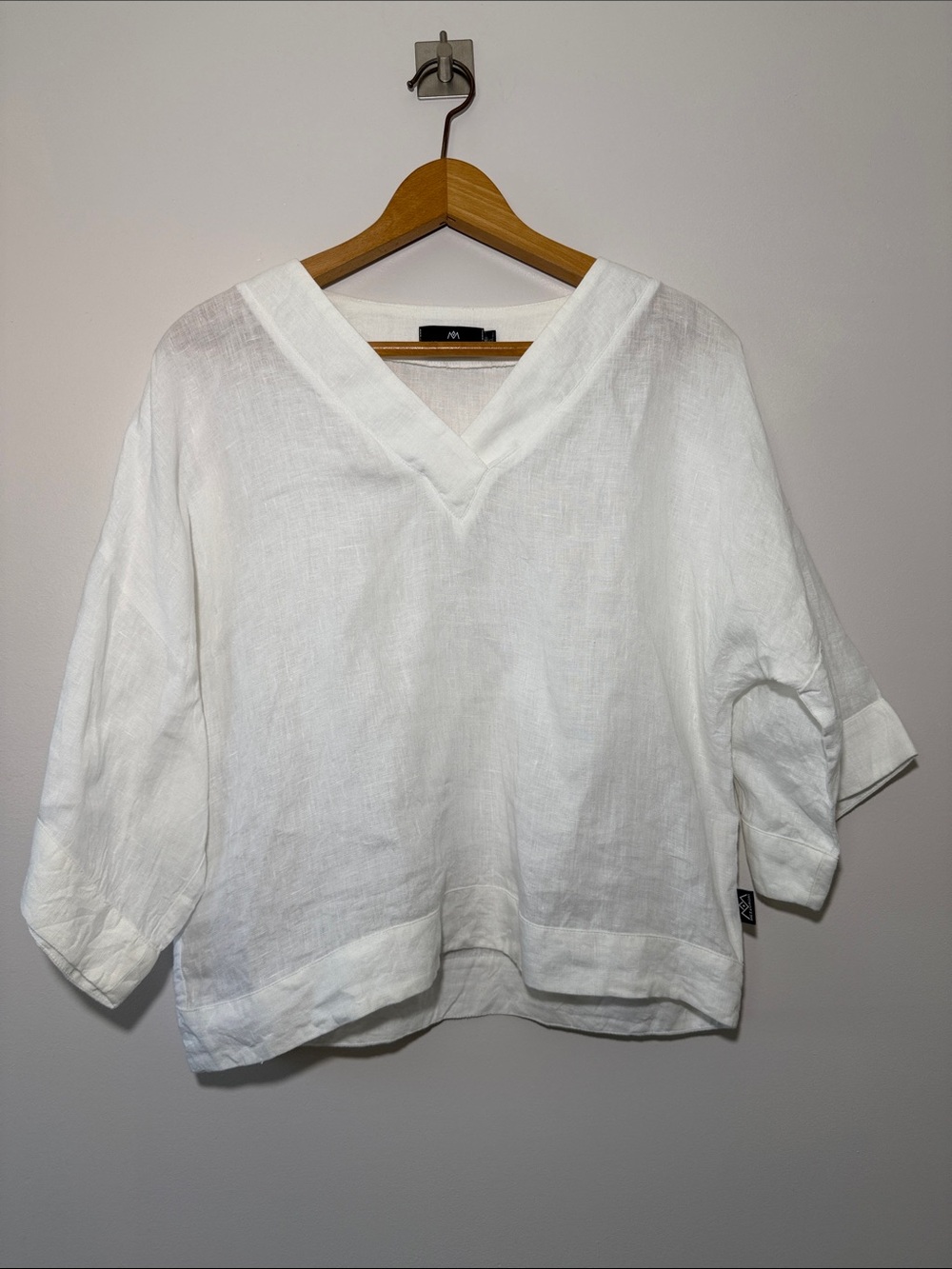 Mezzoroni White V-Neck 100% Linen Top
